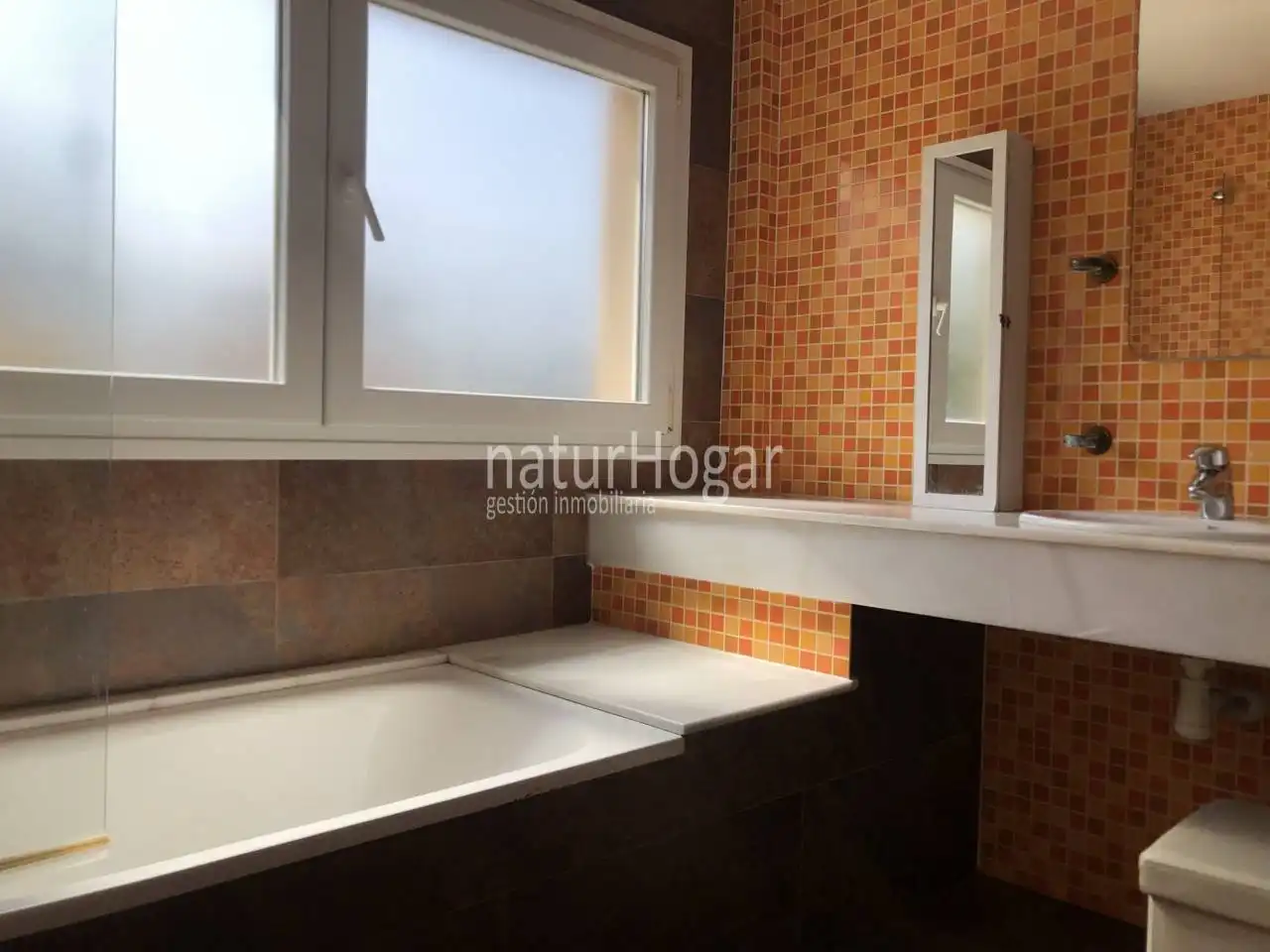 Bathroom of Houses for rent in Paterna  with Air Conditioner, Heating and Private garden