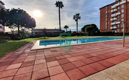 Swimming pool of Flat for sale in Premià de Mar