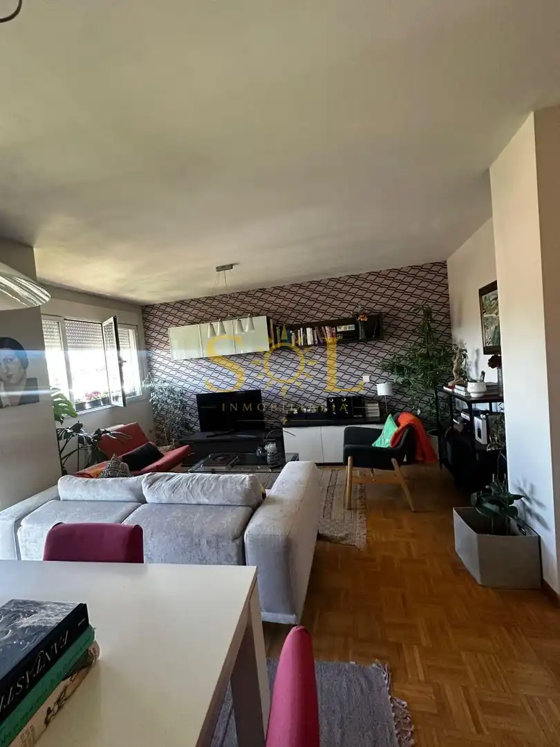 Sala d'estar de Pis en venda en León Capital  amb Calefacció, Traster i Moblat