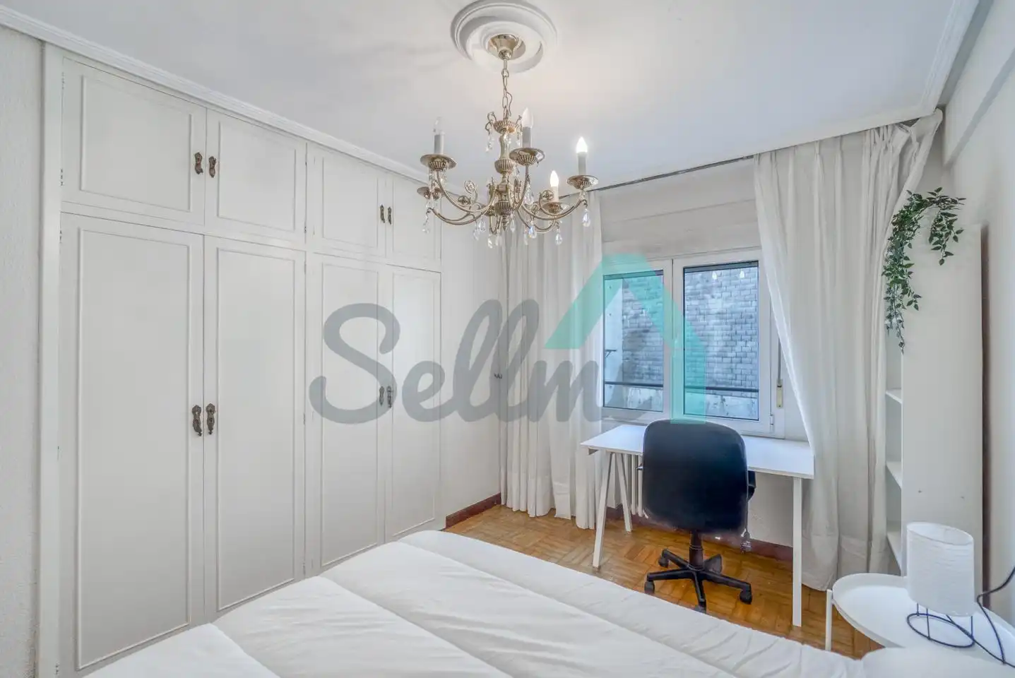 Schlafzimmer von Wohnung zur untervermieten in Oviedo  mit Heizung, Parkett und Terrasse