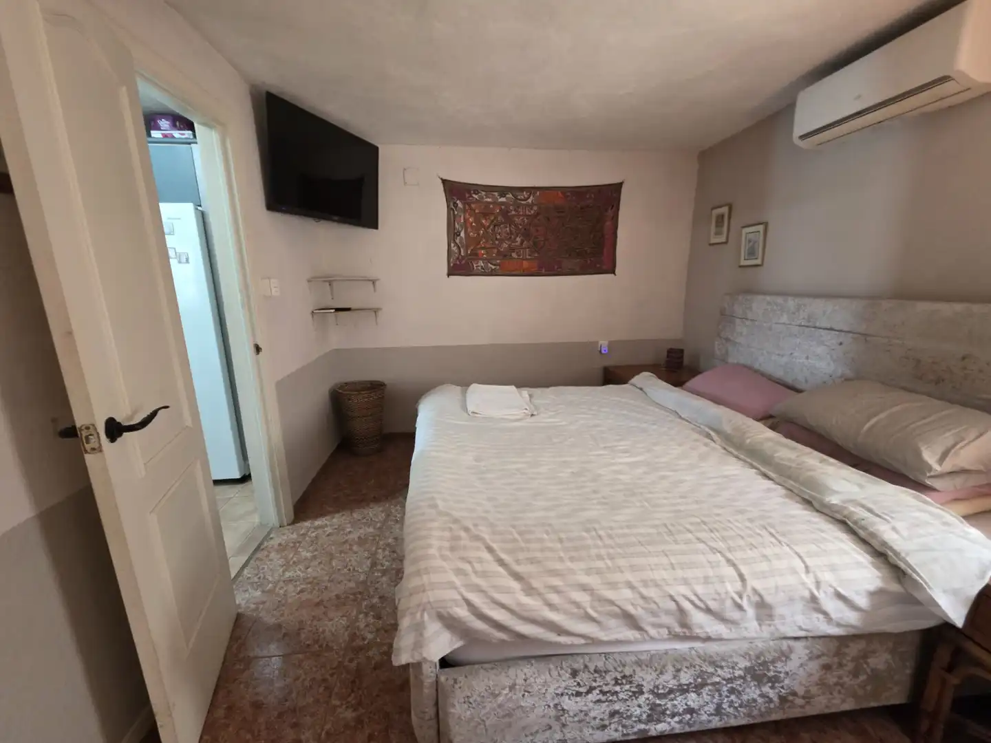 Habitación de Finca rústica en venta en Guaro con Aire acondicionado, Jardín privado y Terraza