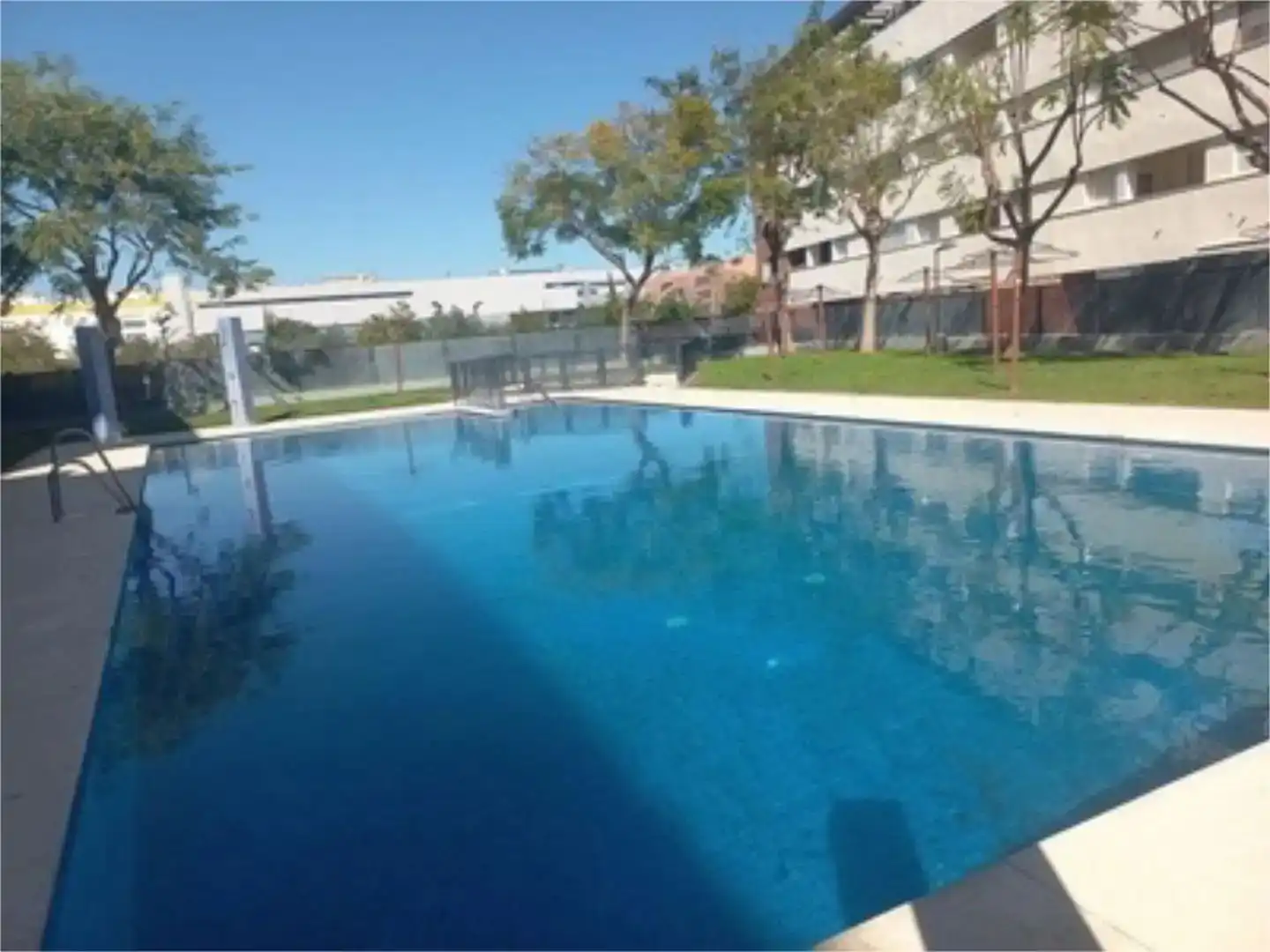 Piscina de Pis en venda en Mairena del Aljarafe amb Aire condicionat i Terrassa