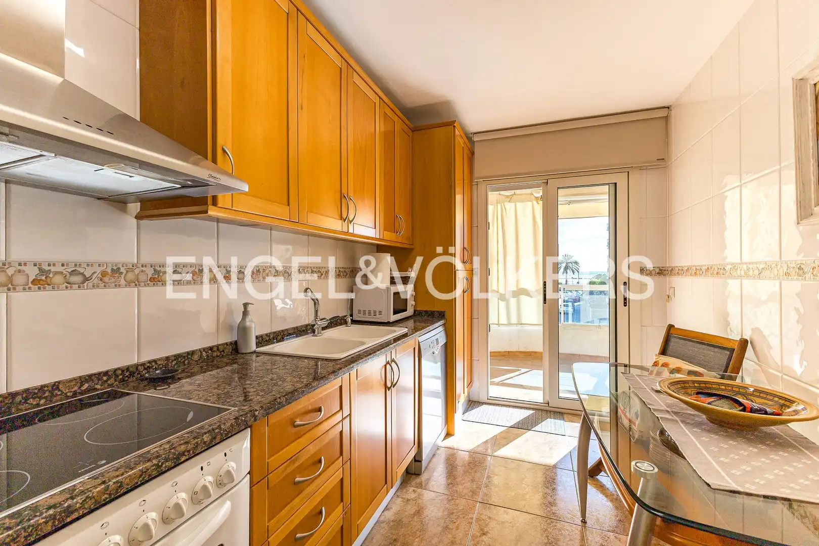 Kitchen of Flat for sale in Vilanova i la Geltrú  with Air Conditioner, Heating and Terrace
