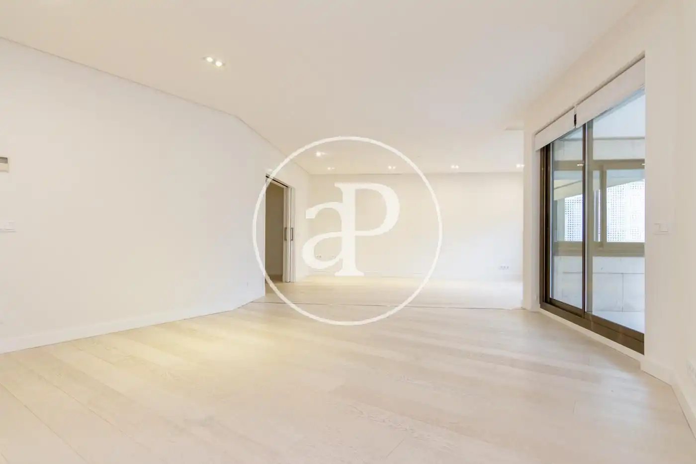 Sala de estar de Piso de alquiler en Madrid con Aire acondicionado, Calefacción y Jardín privado