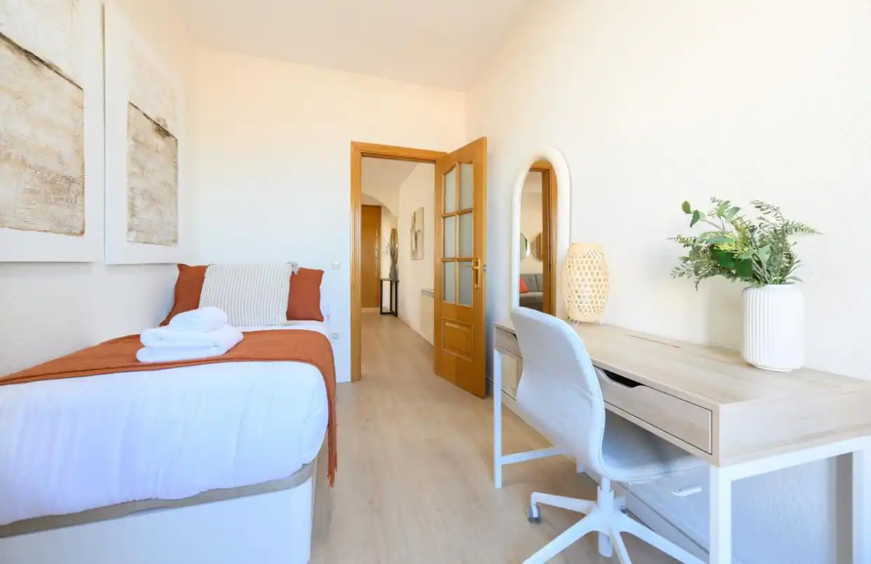 Dormitori de Àtic de lloguer en Madrid amb Aire condicionat, Calefacció i Parquet