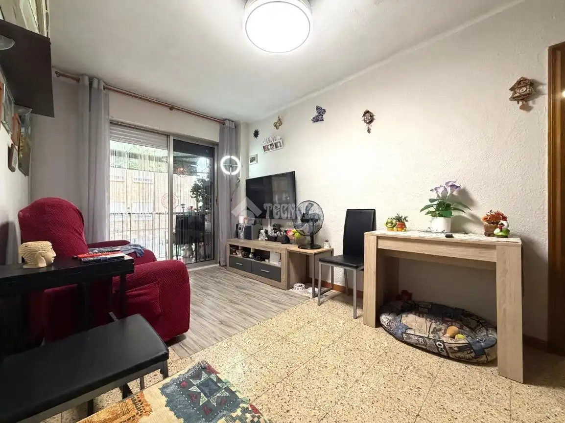 Flat with terrace for sale in Salut - Lloreda, imagen 5