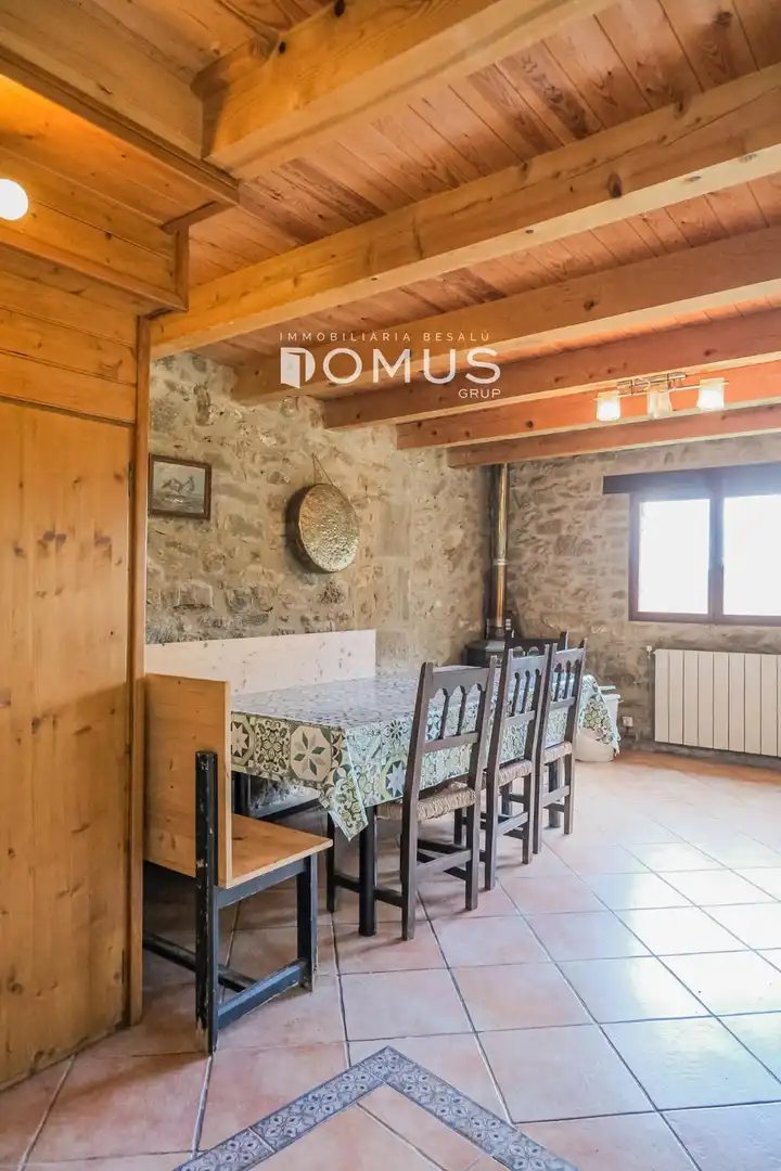 Comedor de Finca rústica en venta en Santa Pau con Calefacción, Parquet y Piscina