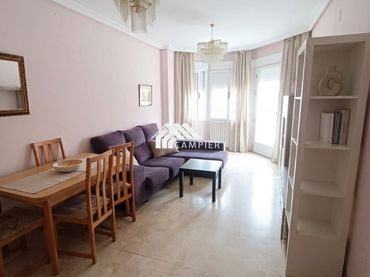 Piso con balcón en venta en Calle Rosario