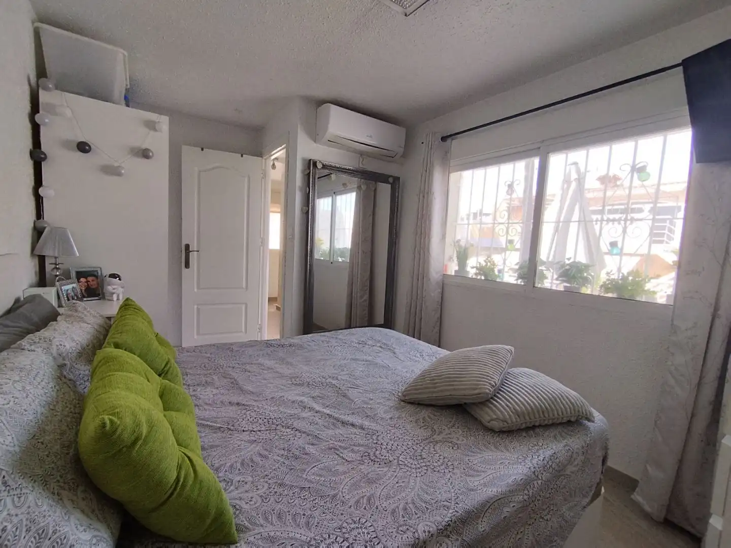 Dormitori de Casa adosada en venda en Torrevieja amb Aire condicionat, Calefacció i Jardí privat