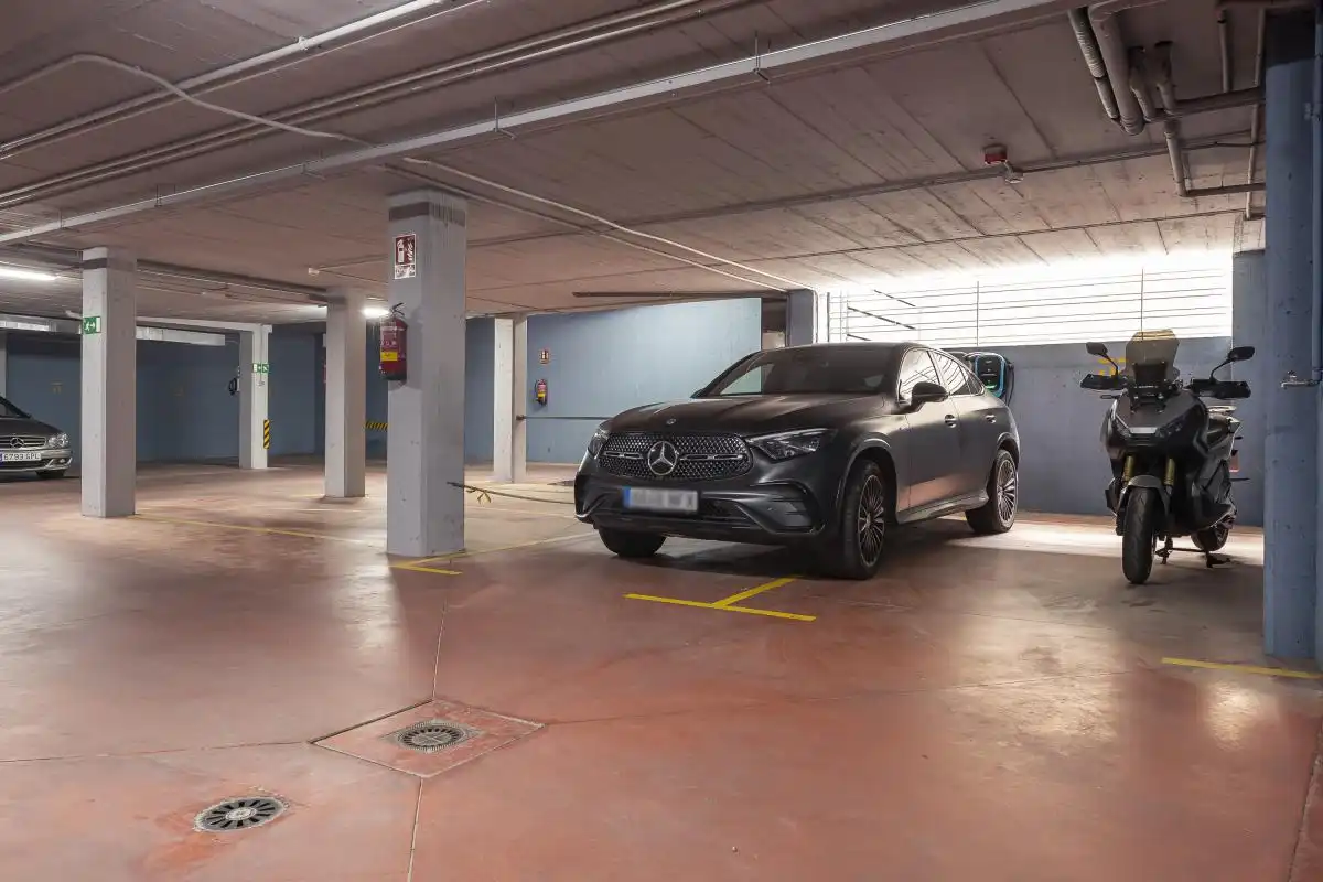 Aparcament de Àtic en venda en Majadahonda amb Aire condicionat, Calefacció i Jardí privat