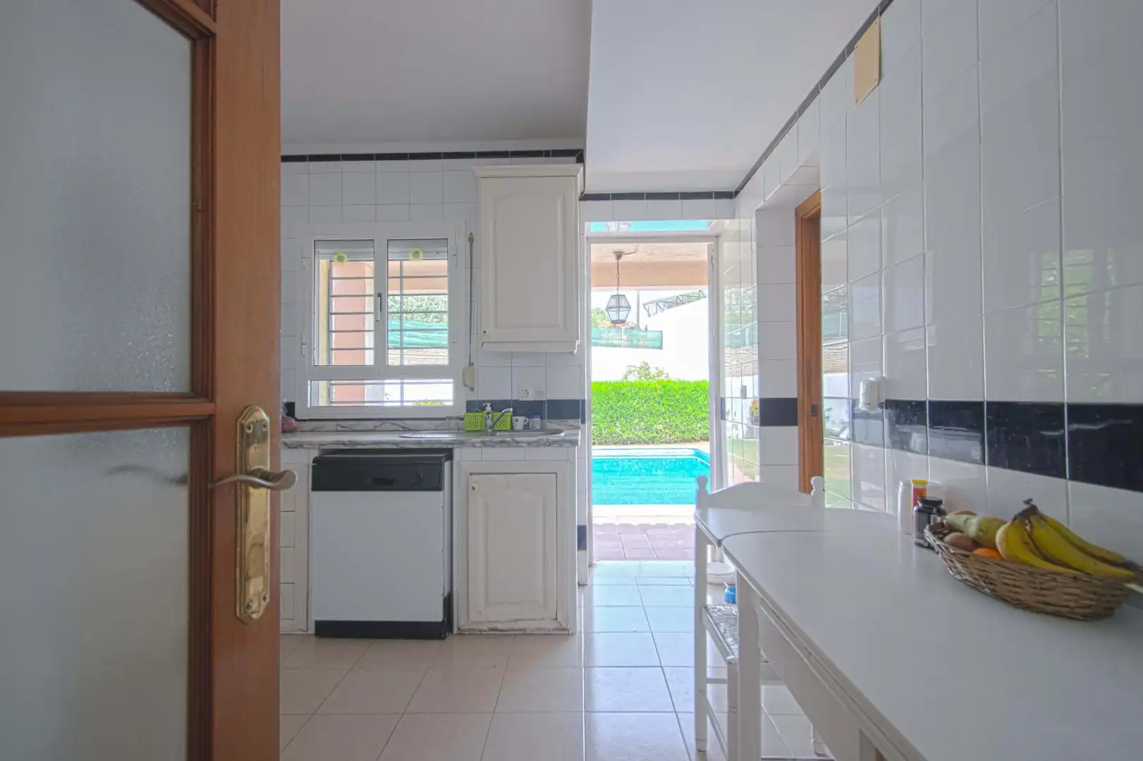 Cuina de Casa o xalet en venda en Alcalá de Guadaira amb Aire condicionat, Calefacció i Jardí privat