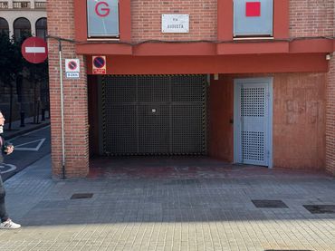 Doppio con ascensore in vendita a Via Augusta