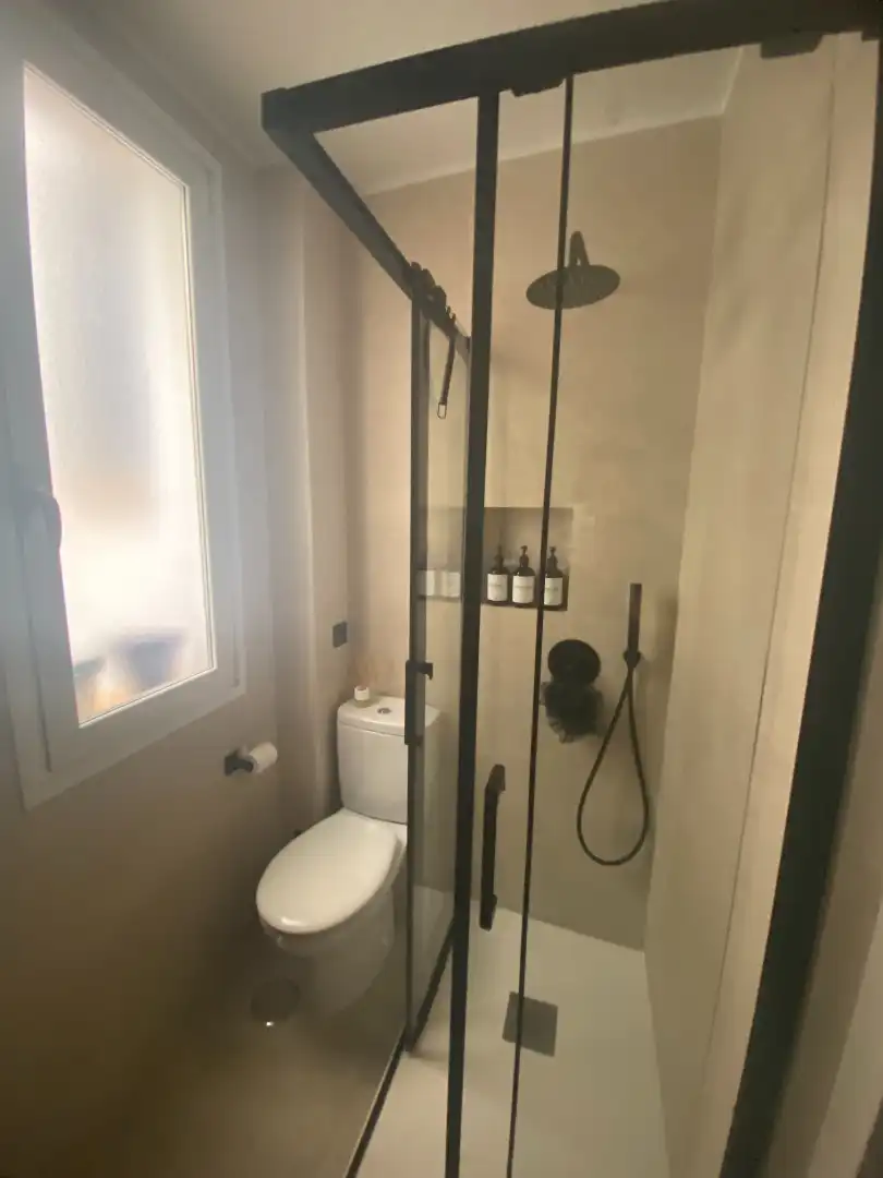 Bathroom of Flat for rent in Madrid  with Air Conditioner and Furnished