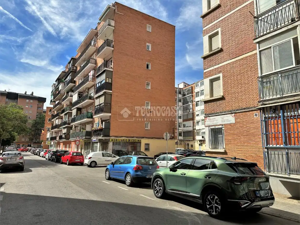 Vista exterior de Piso en venta en Alcalá de Henares con Terraza