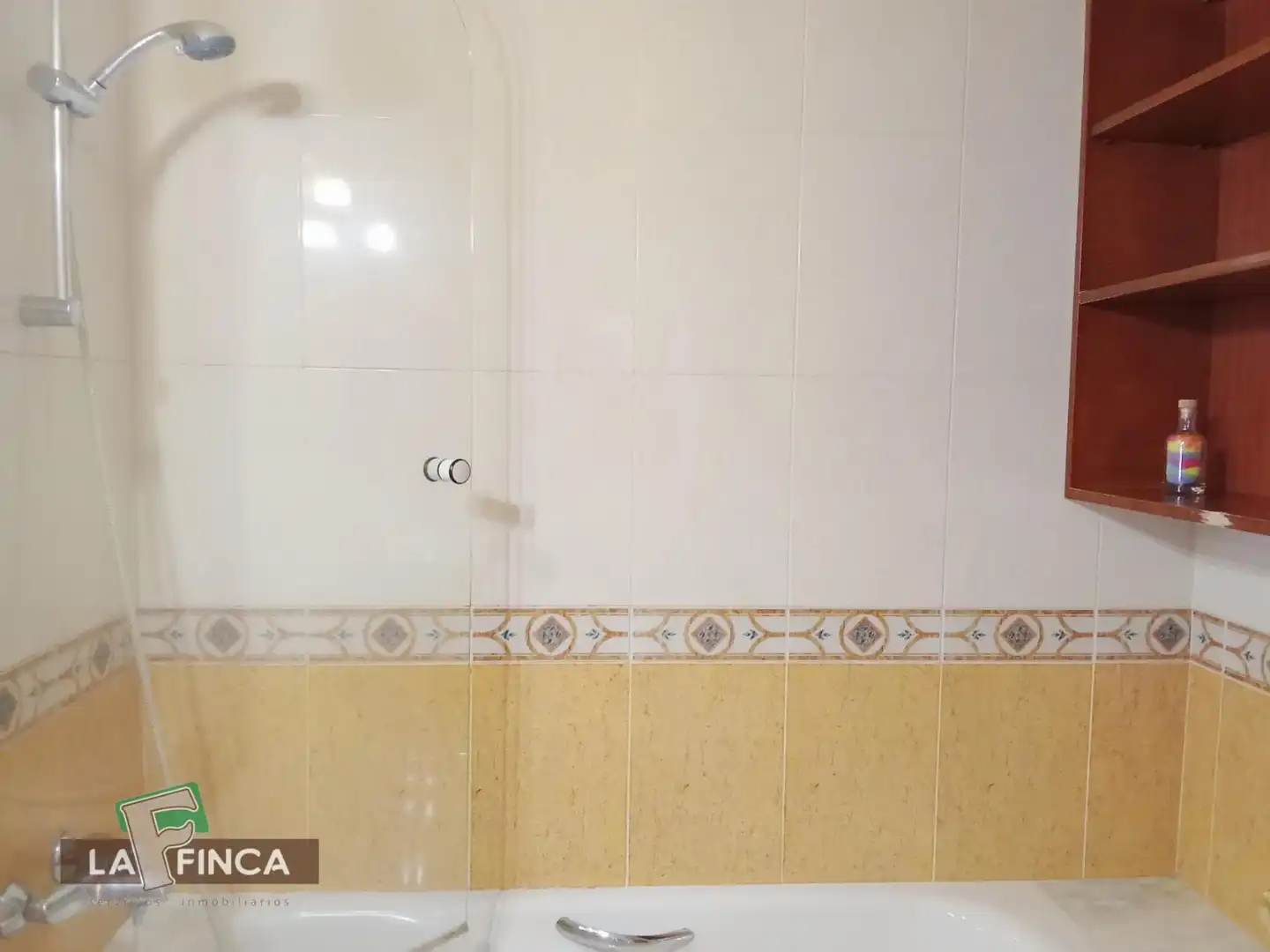 Baño de Apartamento en venta en Gijón  con Calefacción, Parquet y Trastero