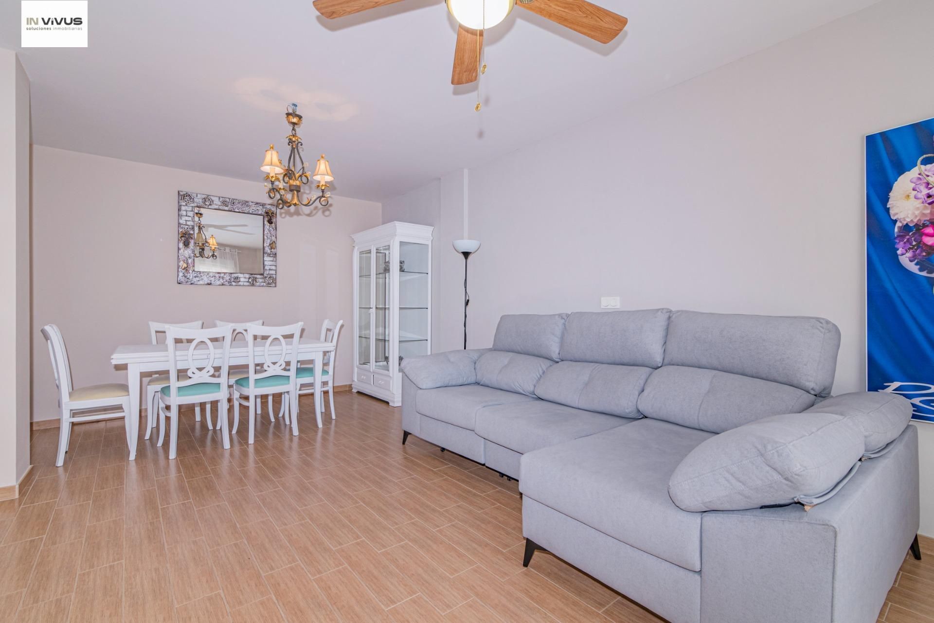 Sala de estar de Casa adosada de alquiler en Vegas del Genil con Aire acondicionado, Calefacción y Jardín privado