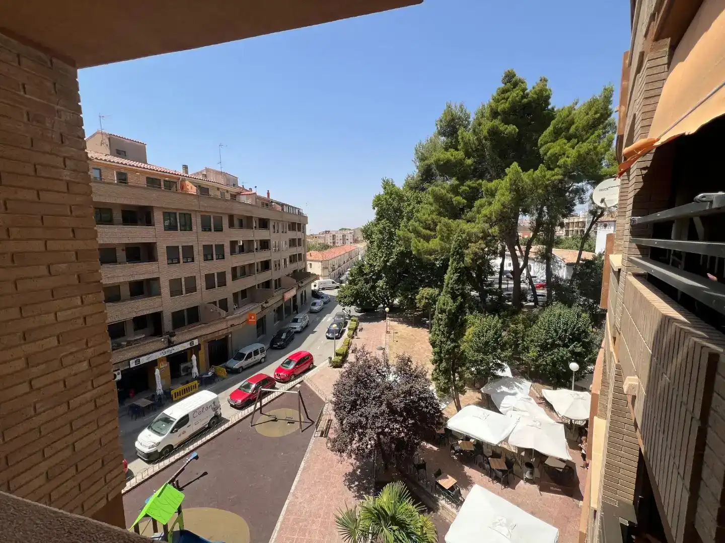 Vista exterior de Pis de lloguer en Requena amb Aire condicionat, Moblat i Balcó