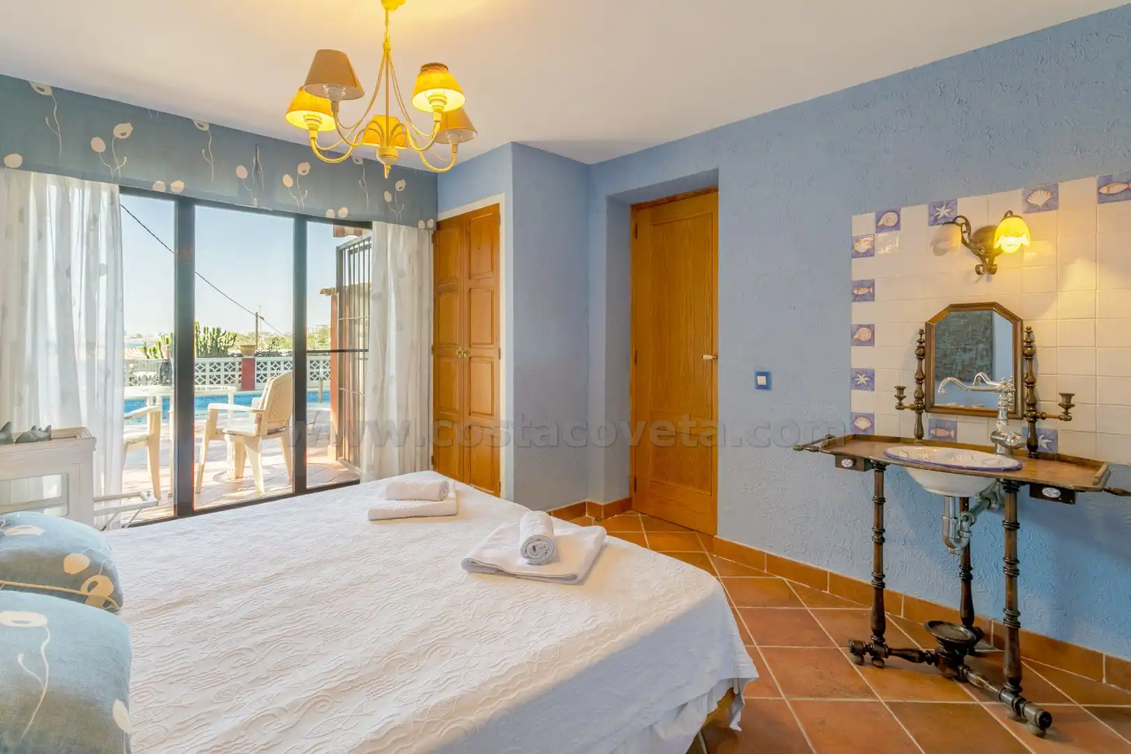Dormitori de Casa o xalet en venda en El Campello amb Aire condicionat, Jardí privat i Terrassa