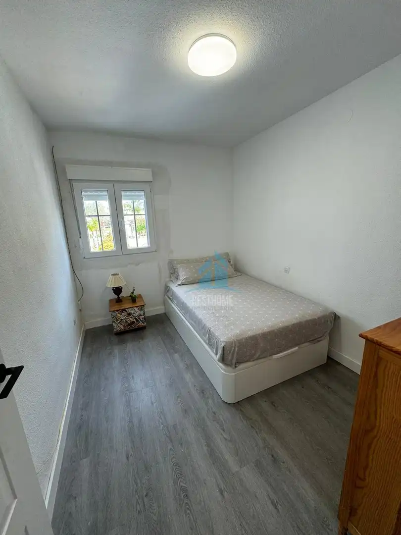Dormitori de Casa o xalet en venda en Tavernes de la Valldigna amb Aire condicionat, Terrassa i Piscina comunitària