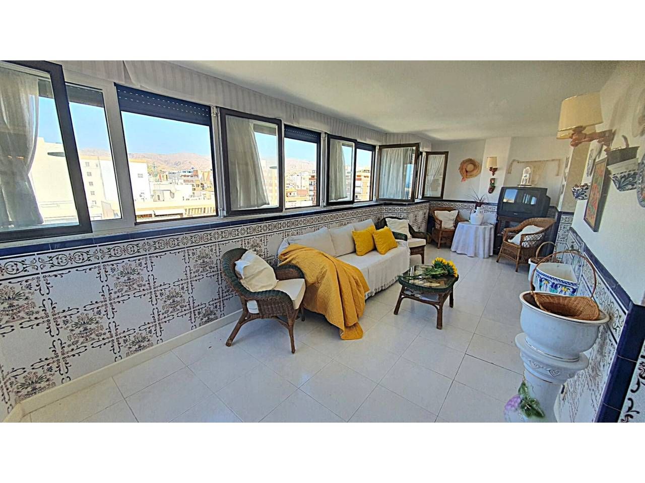 Dormitori de Àtic en venda en  Almería Capital amb Aire condicionat i Terrassa