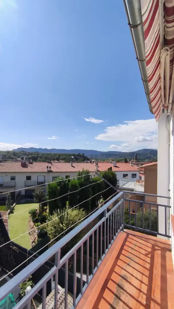 Außenansicht von Wohnung zum Verkauf in Torelló mit Heizung, Abstellraum und Balkon