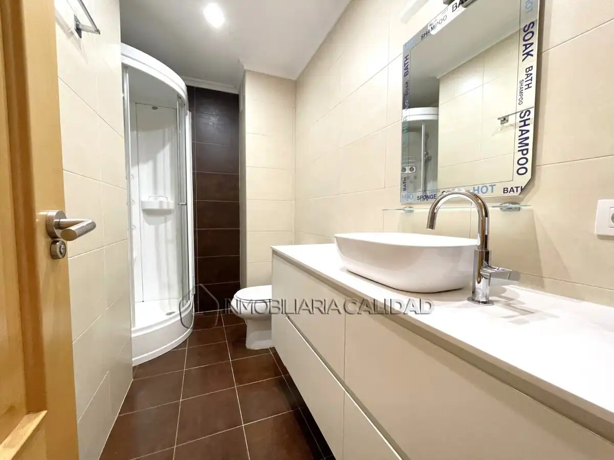 Badezimmer von Wohnung zur Miete in Burgos mit Heizung, Terrasse und Abstellraum