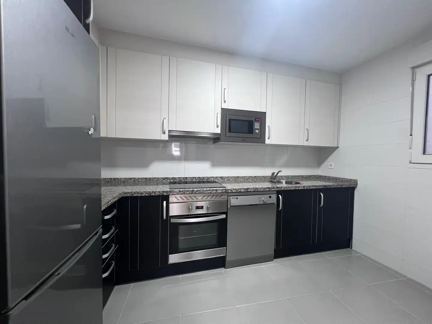 Cocina de Piso de alquiler en Oviedo  con Calefacción, Terraza y Trastero