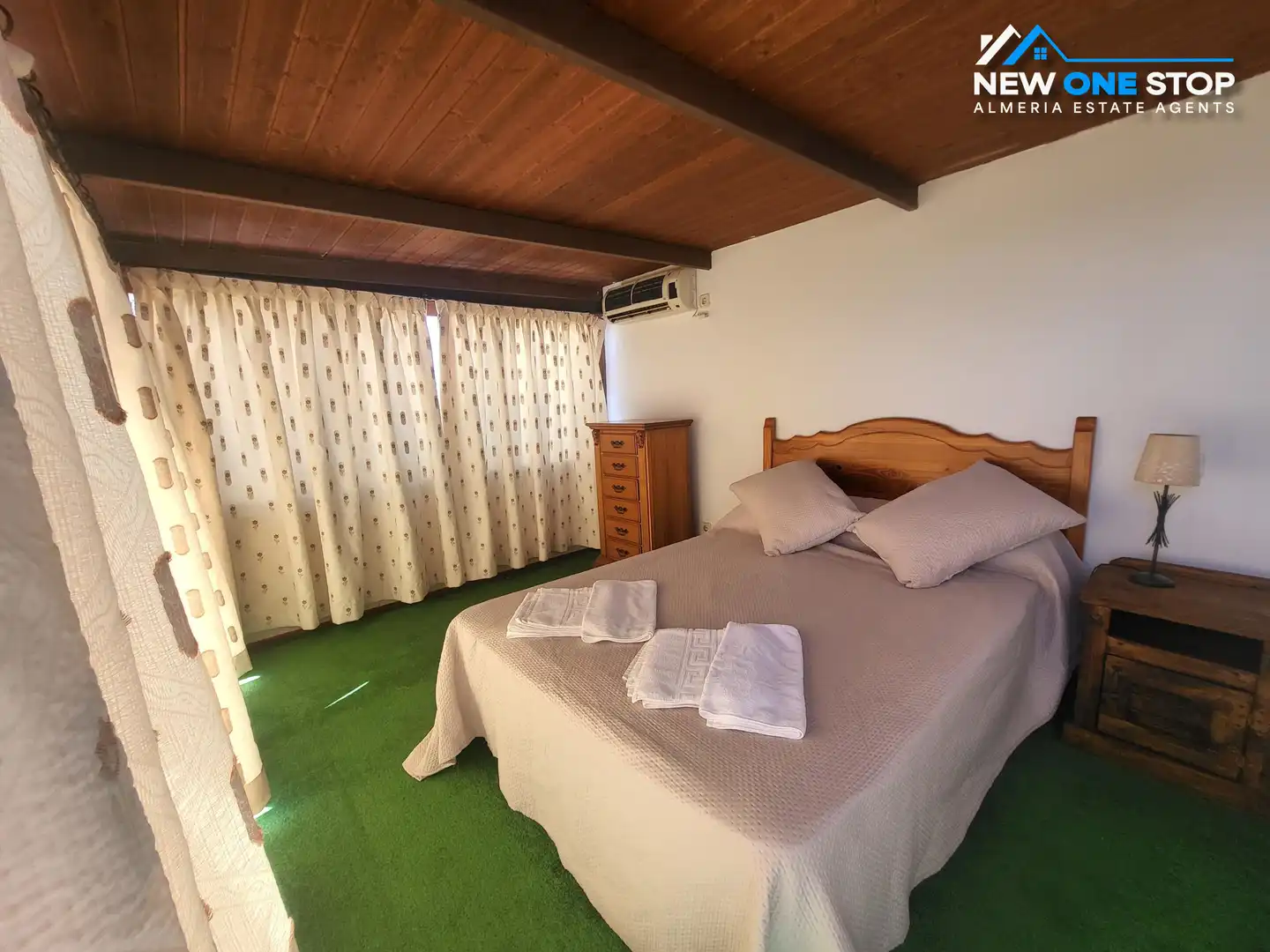 Schlafzimmer von Dachboden zum Verkauf in Cuevas del Almanzora mit Klimaanlage, Heizung und Parkett