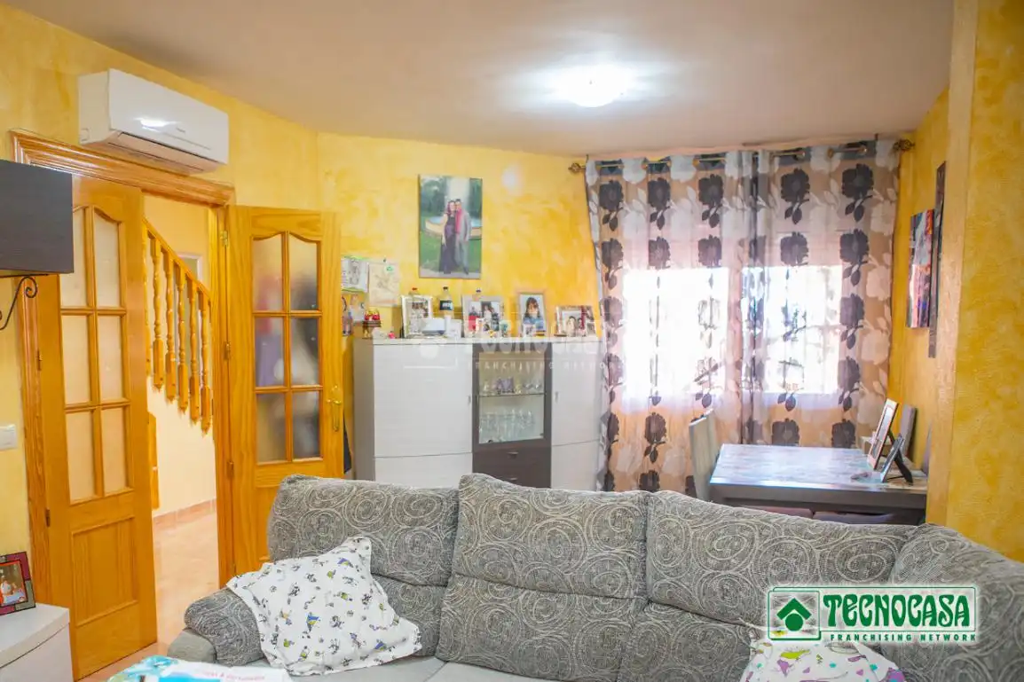 Sala d'estar de Casa adosada en venda en Pulpí amb Aire condicionat, Terrassa i Balcó