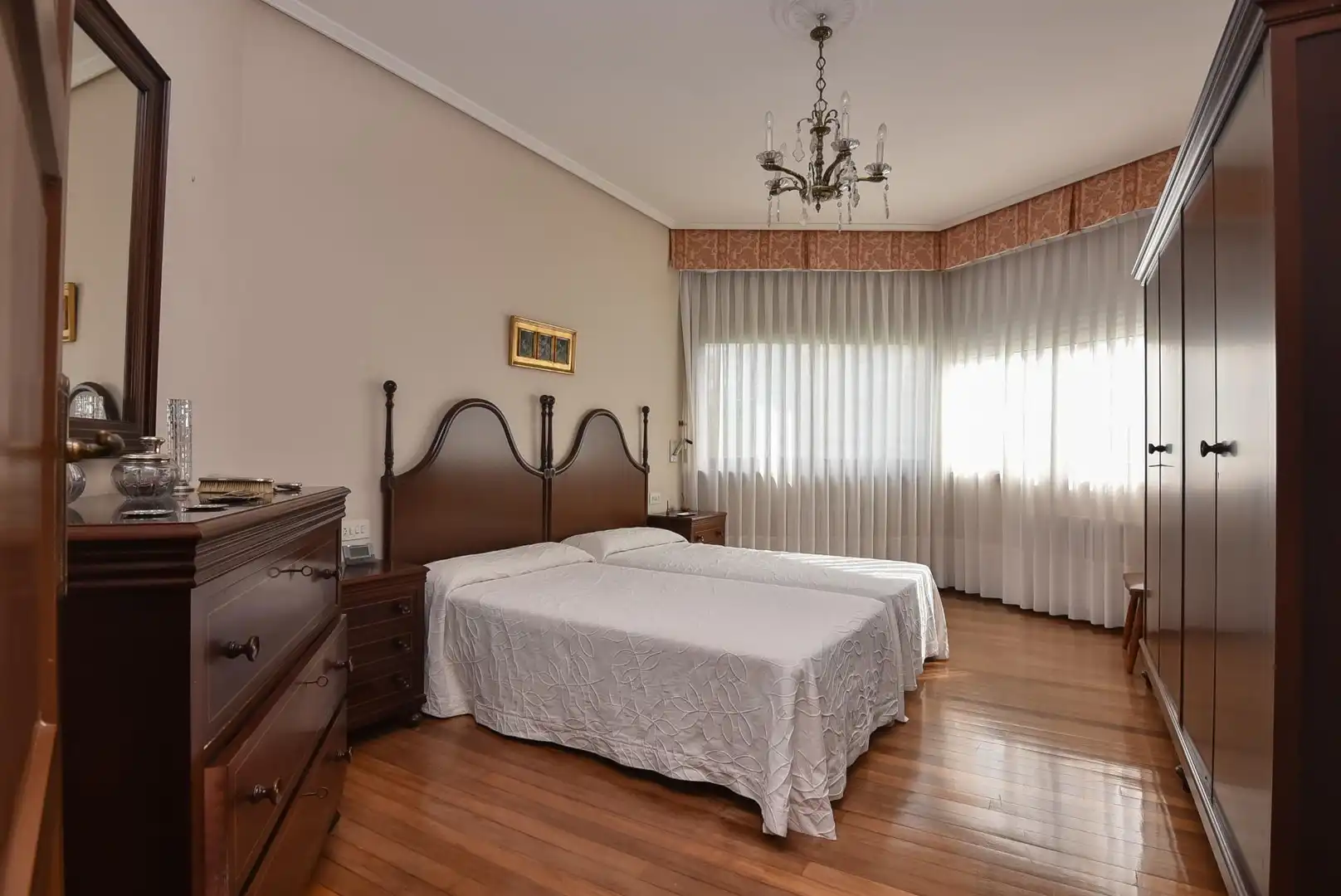 Dormitori de Casa o xalet en venda en A Coruña Capital  amb Calefacció, Jardí privat i Parquet