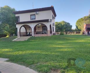 Vista exterior de Finca rústica en venda en Utrera amb Terrassa