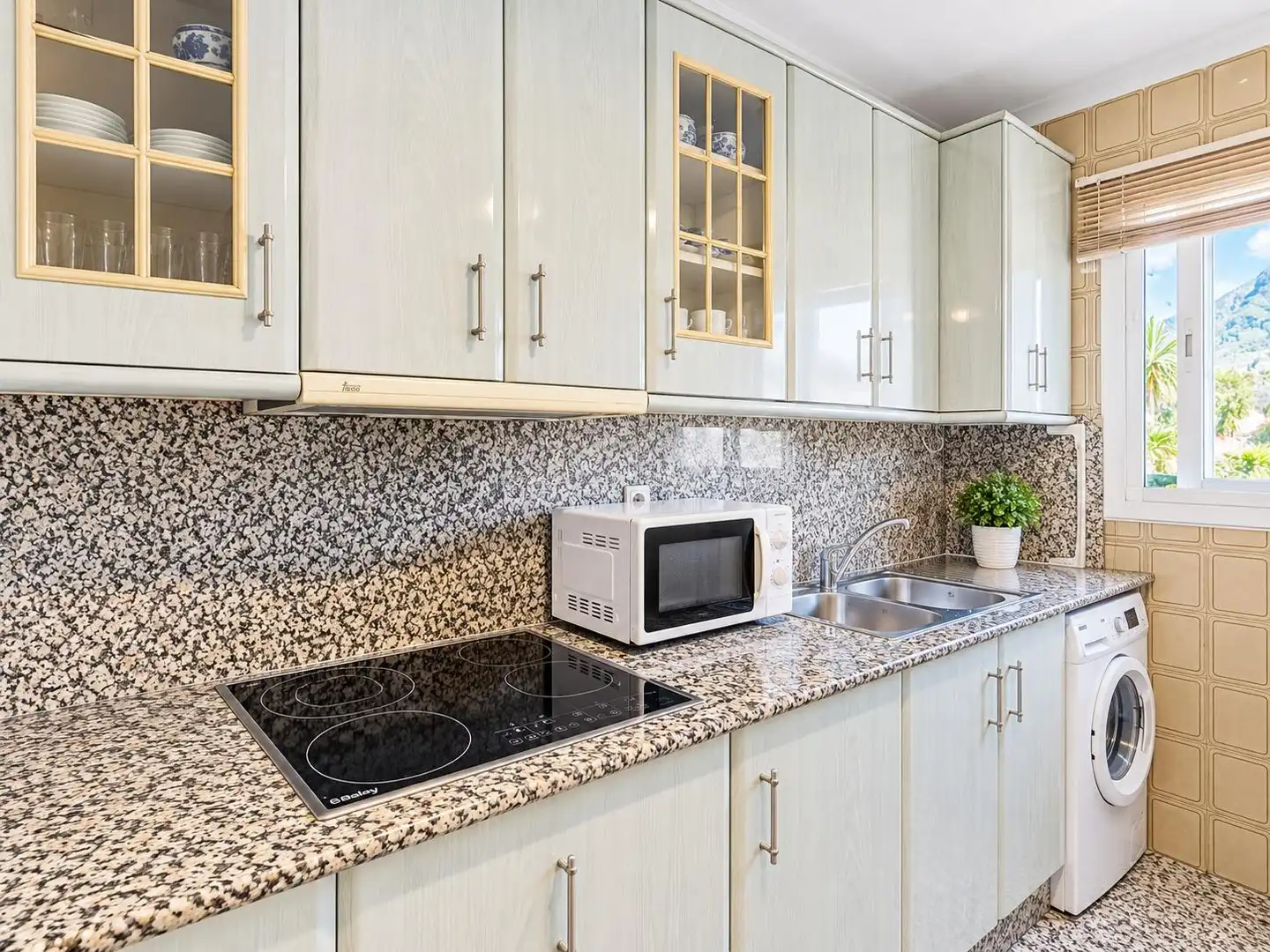 Cocina de Ático en venta en Laguna Beach