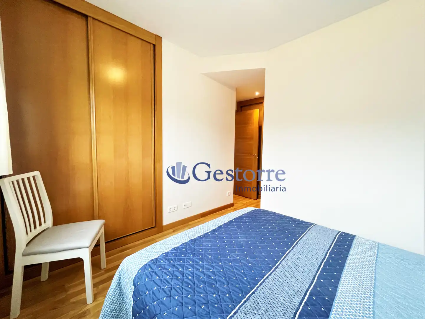 Habitación de Piso de alquiler en Oviedo  con Calefacción, Parquet y Trastero