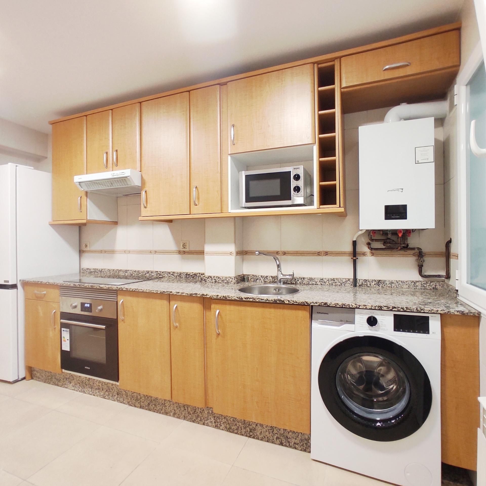 Kitchen of Flat to rent in Oviedo   with Heating