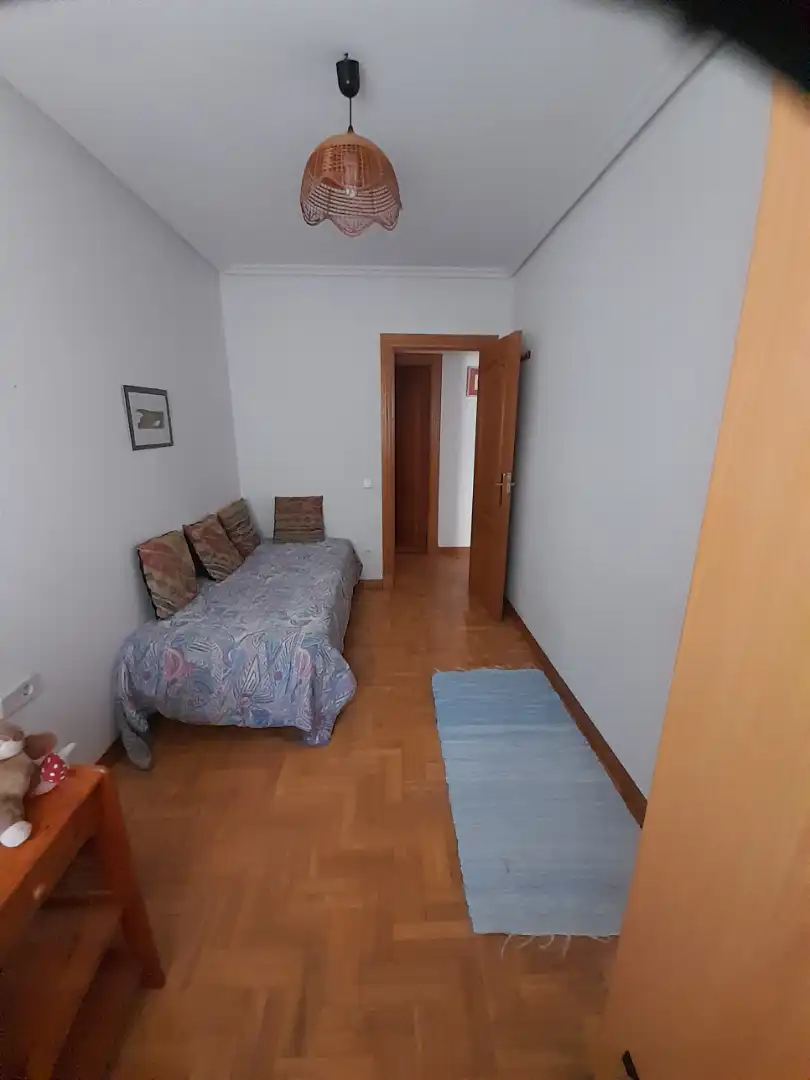 Dormitori de Apartament en venda en Salamanca amb Calefacció, Parquet i Moblat