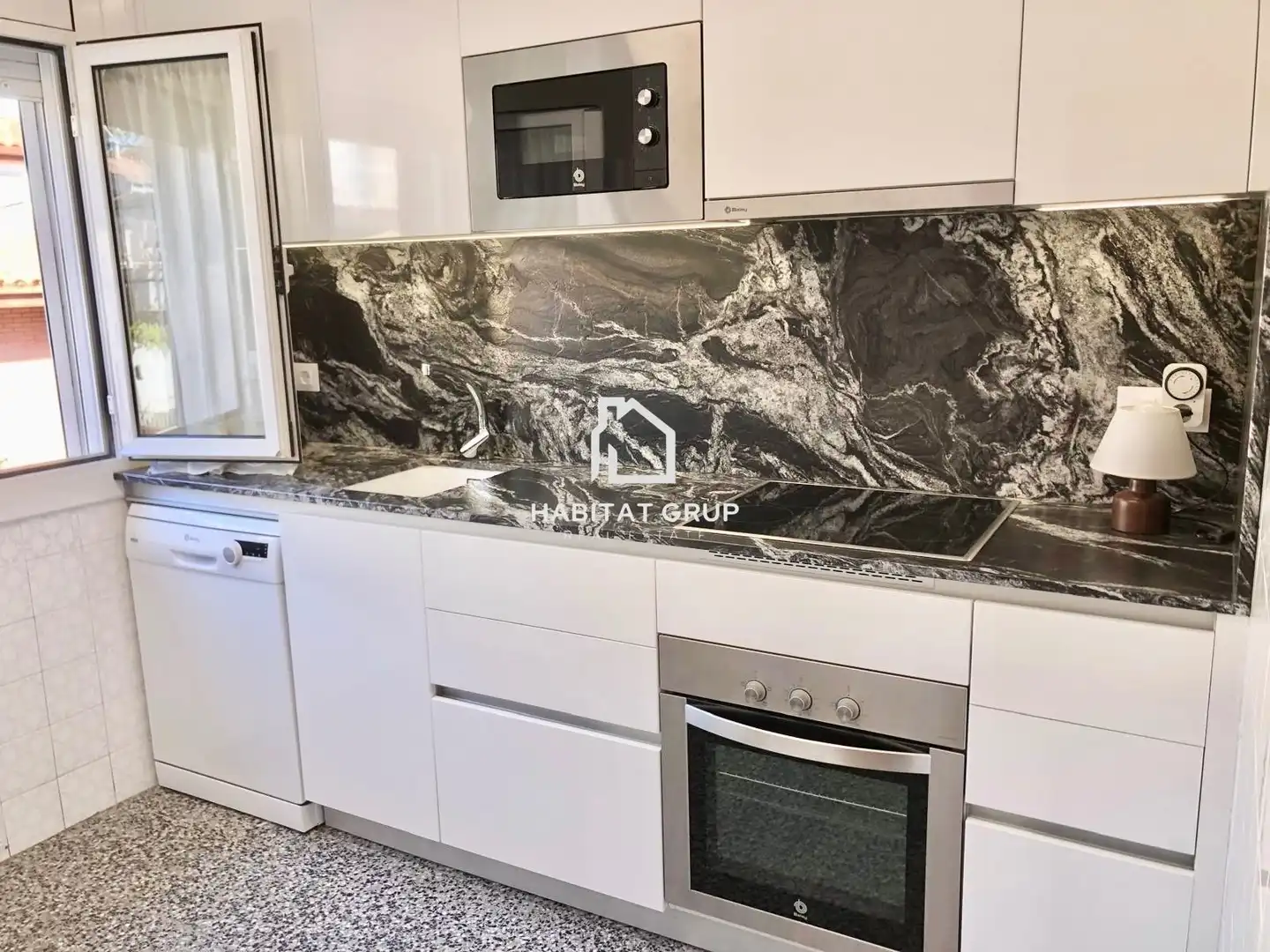 Cuina de Casa o xalet en venda en Olot amb Calefacció, Jardí privat i Terrassa