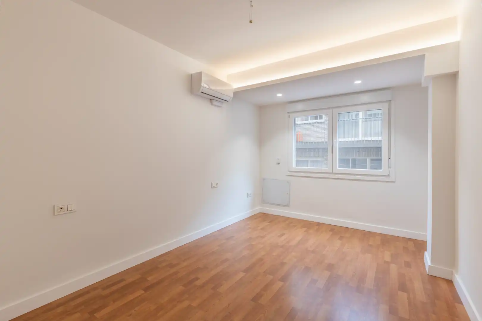 Flat for sale in Granada  with Air Conditioner, Heating and Parquet flooring