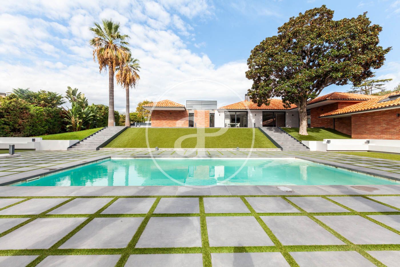 Swimming pool of House or chalet for sale in El Masnou  with Air Conditioner, Heating and Private garden