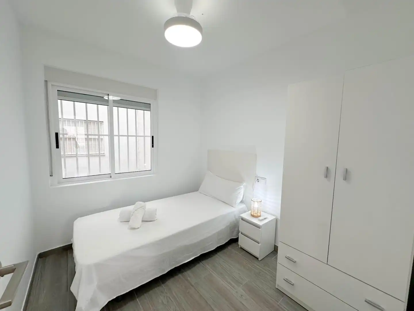 Bedroom of Flat for rent in Torrevieja  with Air Conditioner, Terrace and Furnished