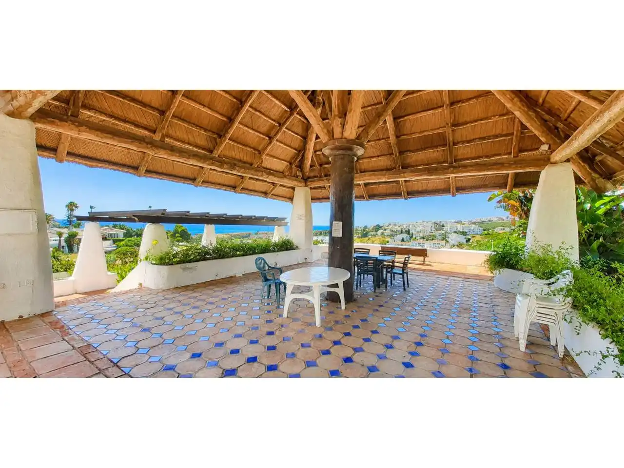 Terrasse von Wohnung zum Verkauf in Manilva mit Klimaanlage, Terrasse und Möbliert