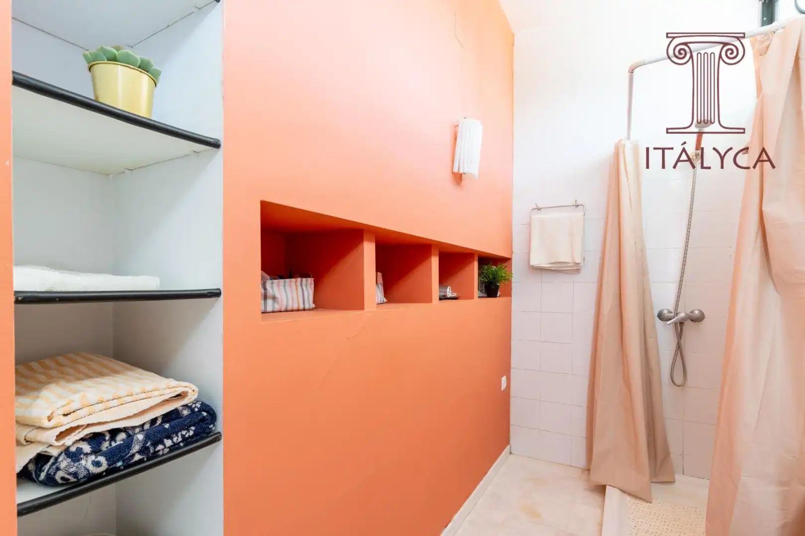 Bathroom of Houses for sale in El Castillo de las Guardas  with Private garden, Terrace and Community pool