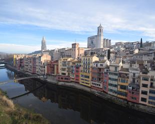 Exterior view of Flat to rent in Girona Capital  with Air Conditioner, Heating and Balcony