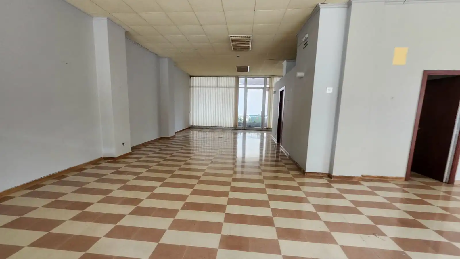 Commercial properties for rent in Miño