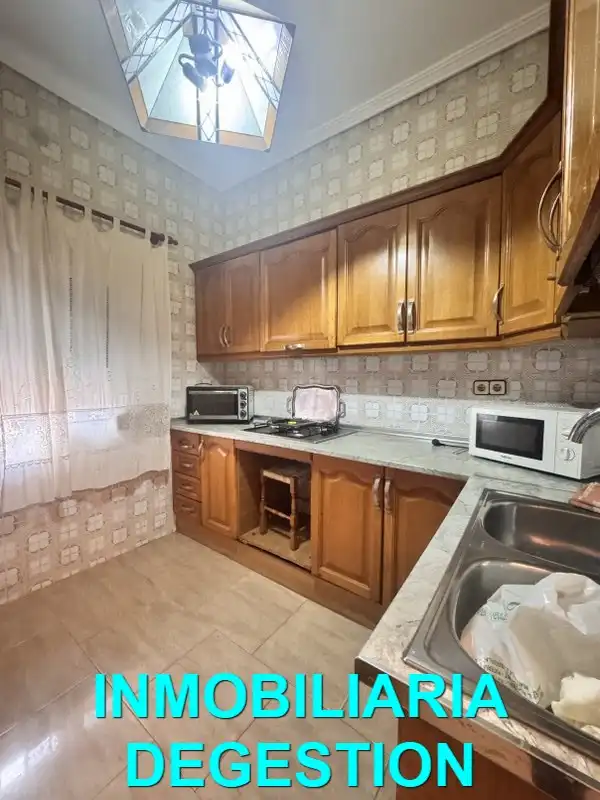 Cuina de Casa o xalet en venda en Linares amb Aire condicionat, Jardí privat i Terrassa