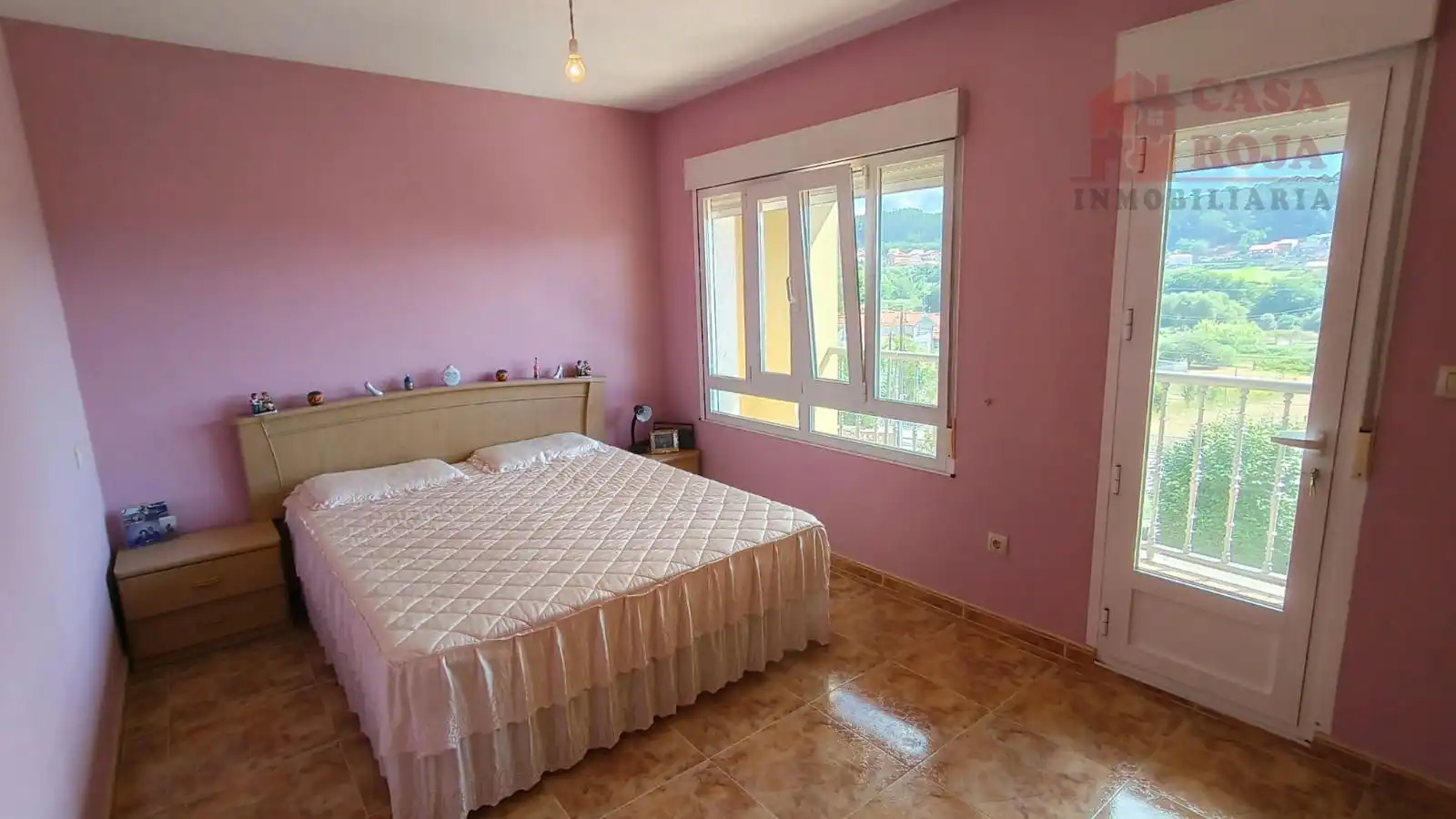 Dormitori de Casa o xalet en venda en Cangas  amb Calefacció, Terrassa i Moblat