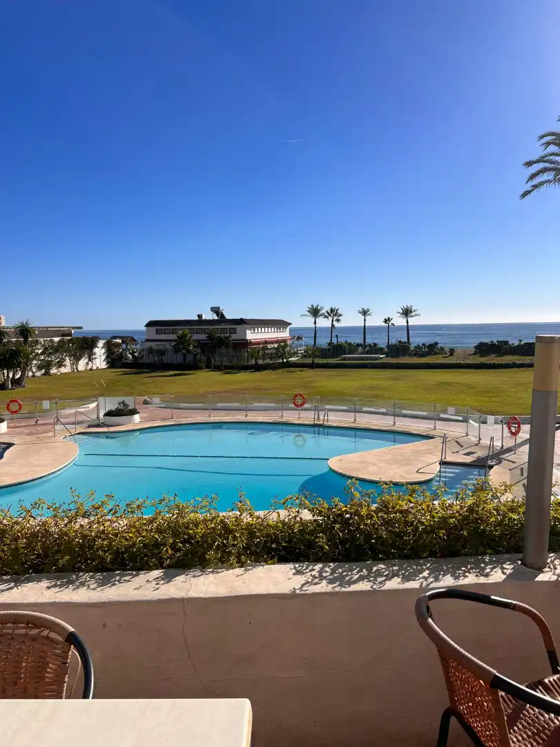 Schwimmbecken von Wohnung zur Miete in Estepona mit Klimaanlage, Terrasse und Möbliert