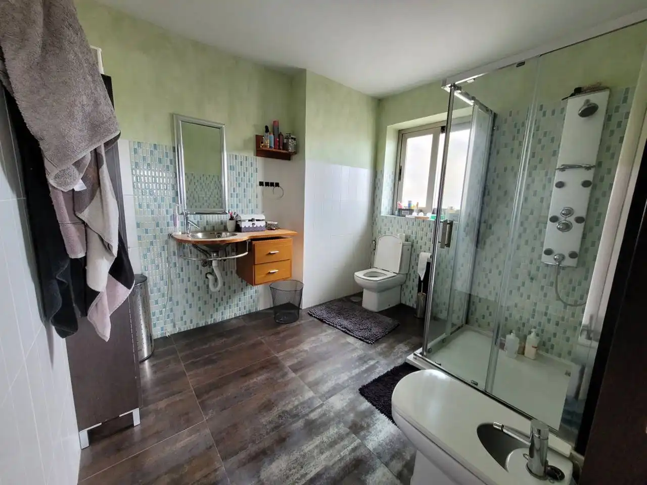 Bany de Casa o xalet en venda en Baza amb Aire condicionat, Calefacció i Jardí privat