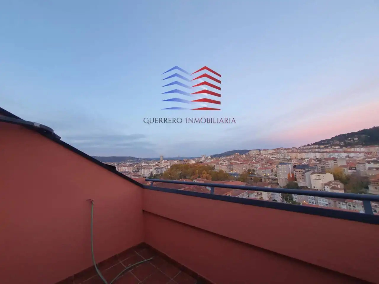 Außenansicht von Wohnung zur Miete in Ourense Capital  mit Heizung, Parkett und Terrasse