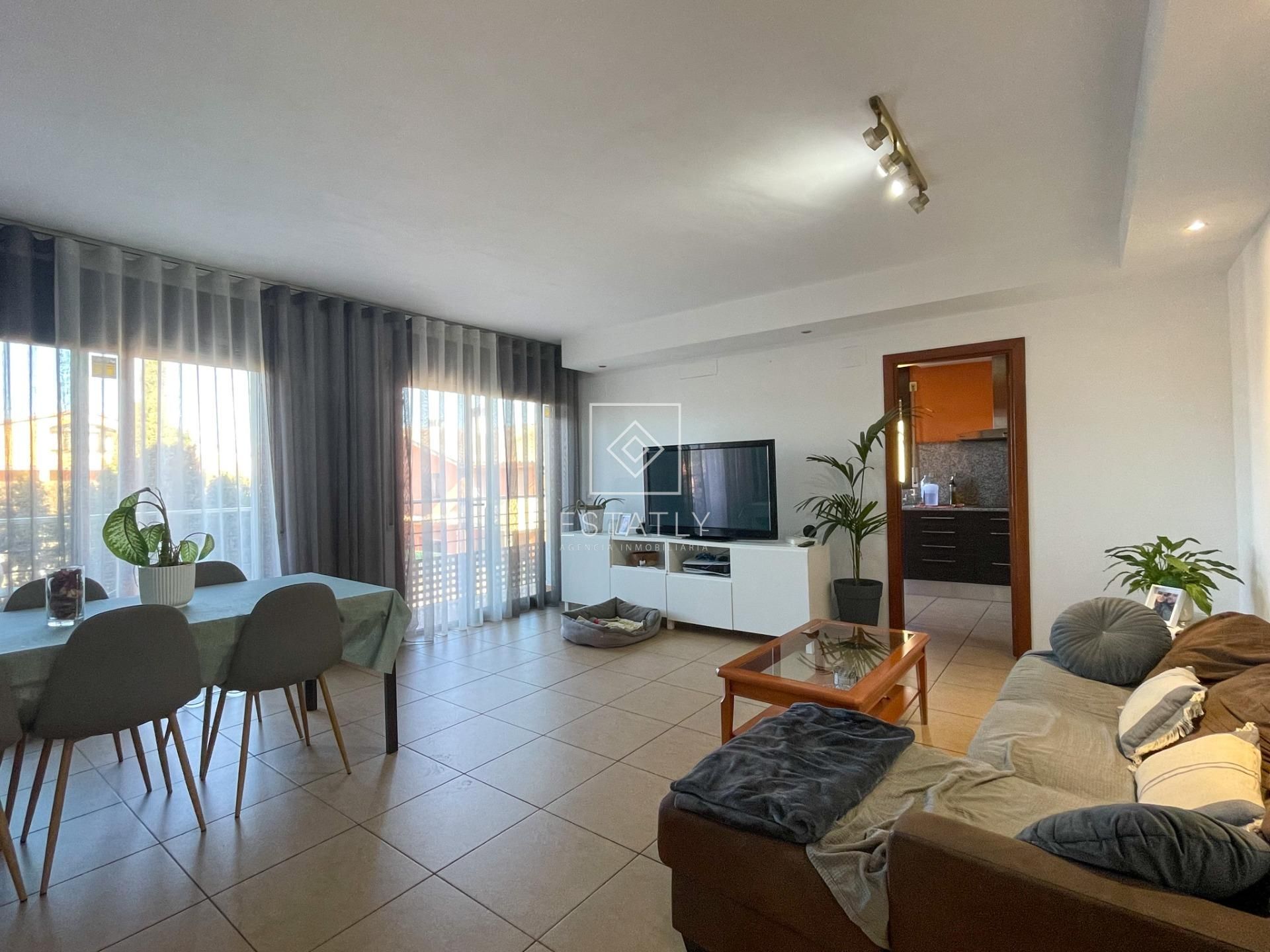 Living room of Flat for sale in Bàscara  with Air Conditioner, Heating and Terrace
