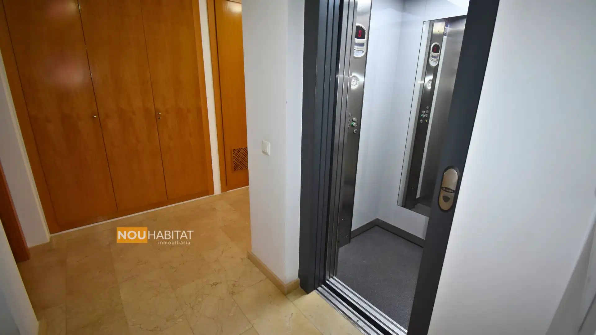 Planta baja en venta en Montserrat con Terraza